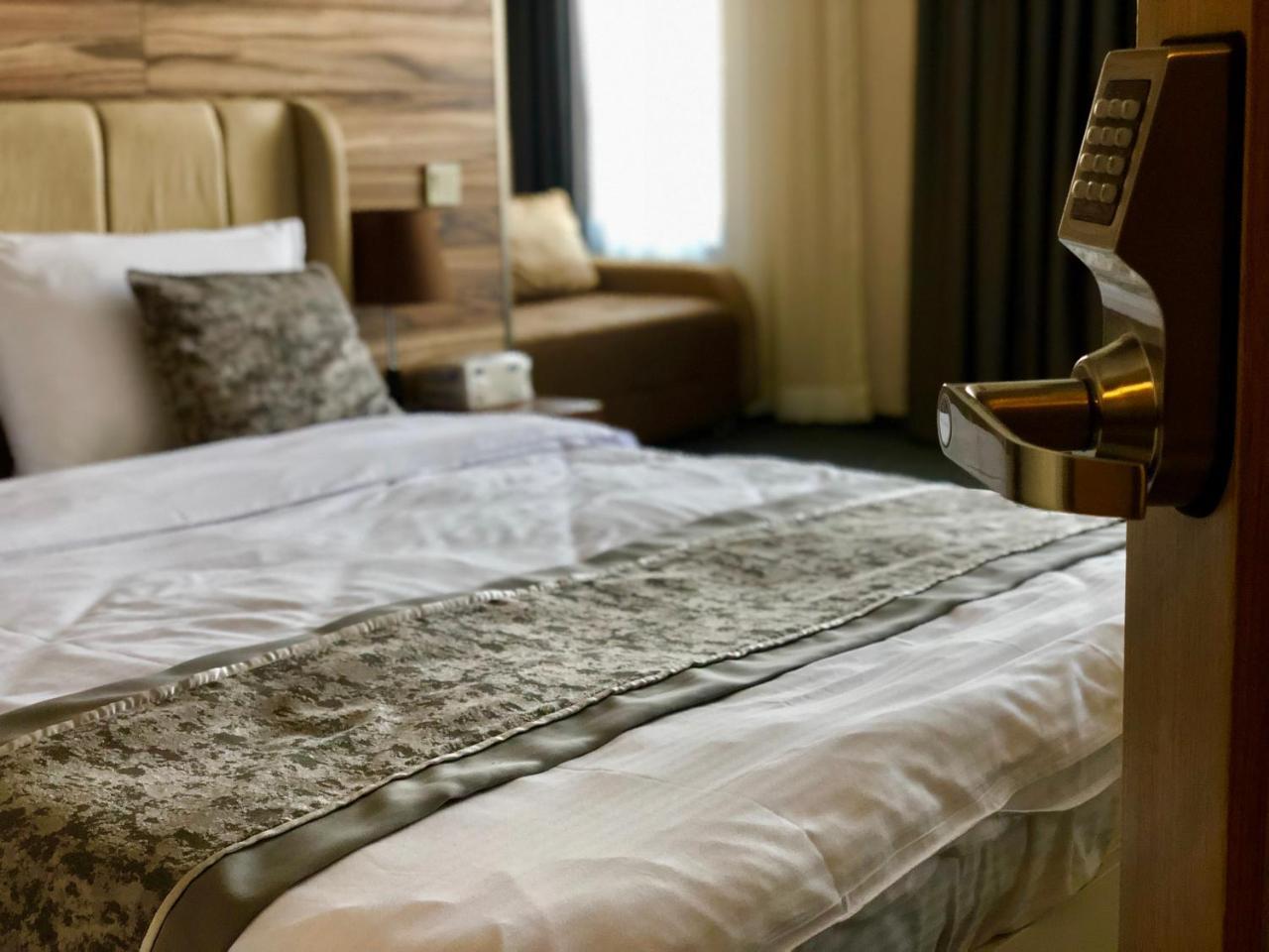 Tbili Hotel 第比利斯 外观 照片